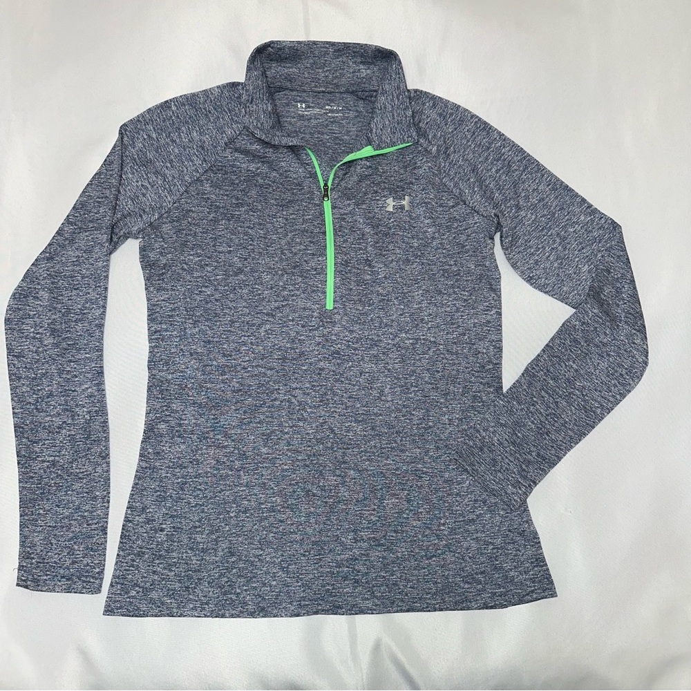 Under Armour HeatGear loose fit women’s size medium quarter zip top